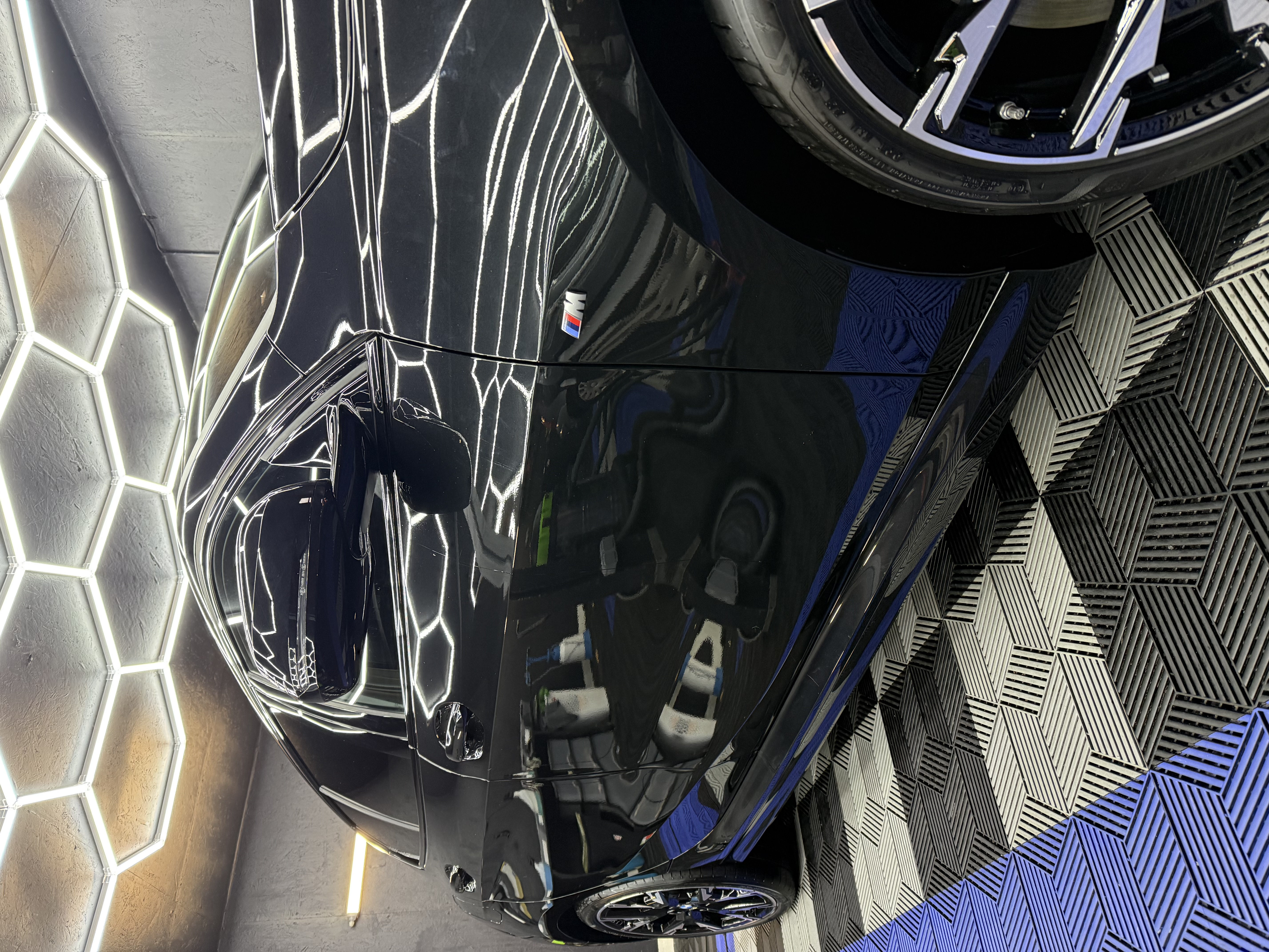 Carrosserie brillante après nettoyage