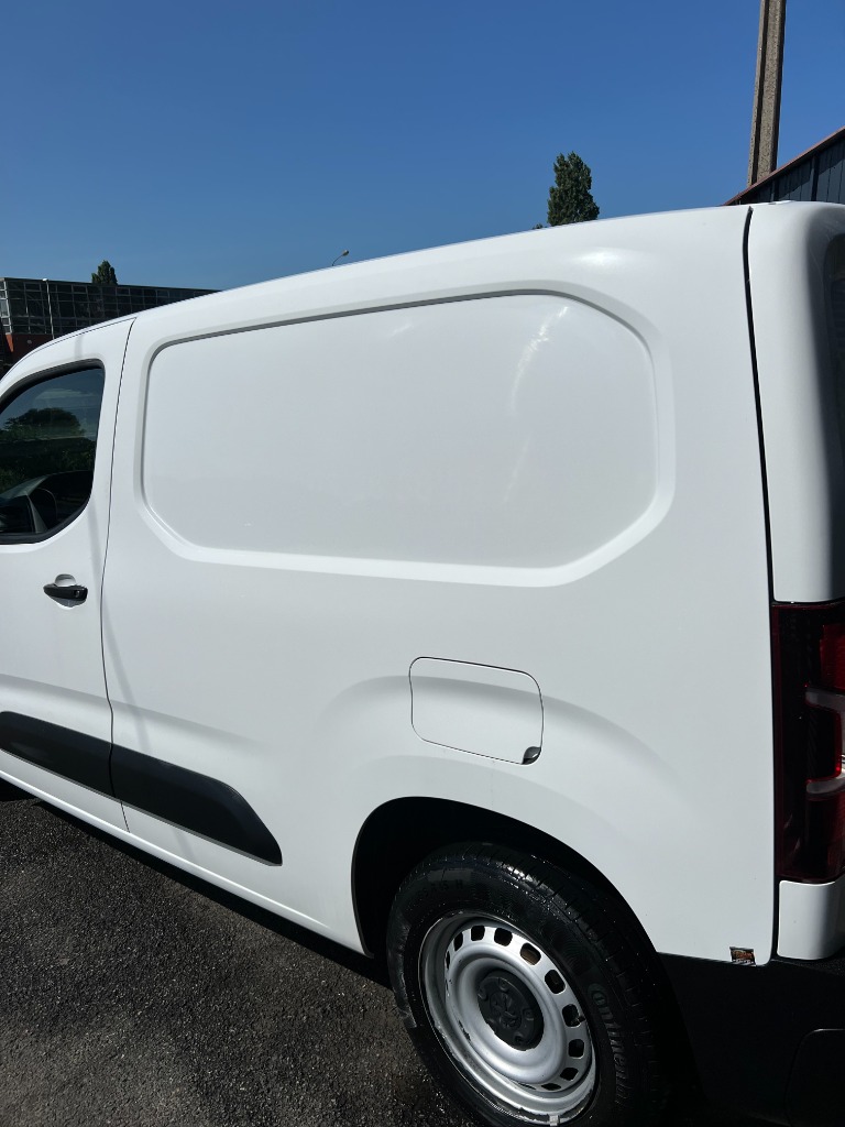 Déflocage Fourgon Blanc Après